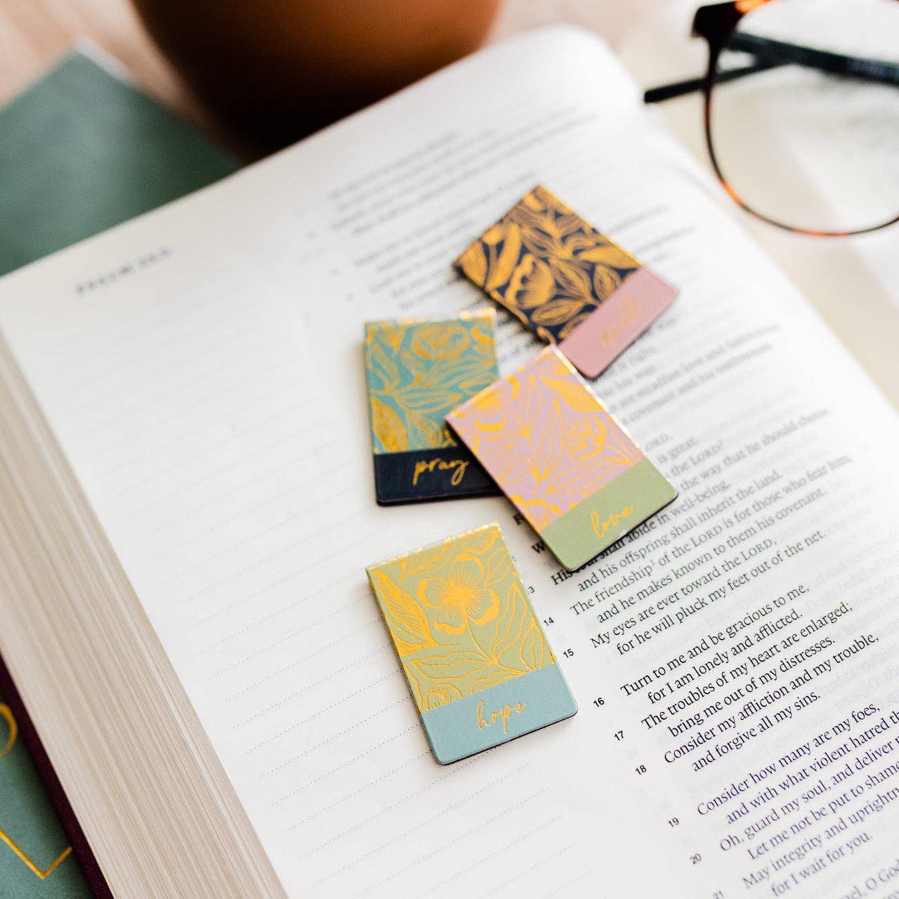 Dwell Magnetic Bookmark Set - Gold Foil