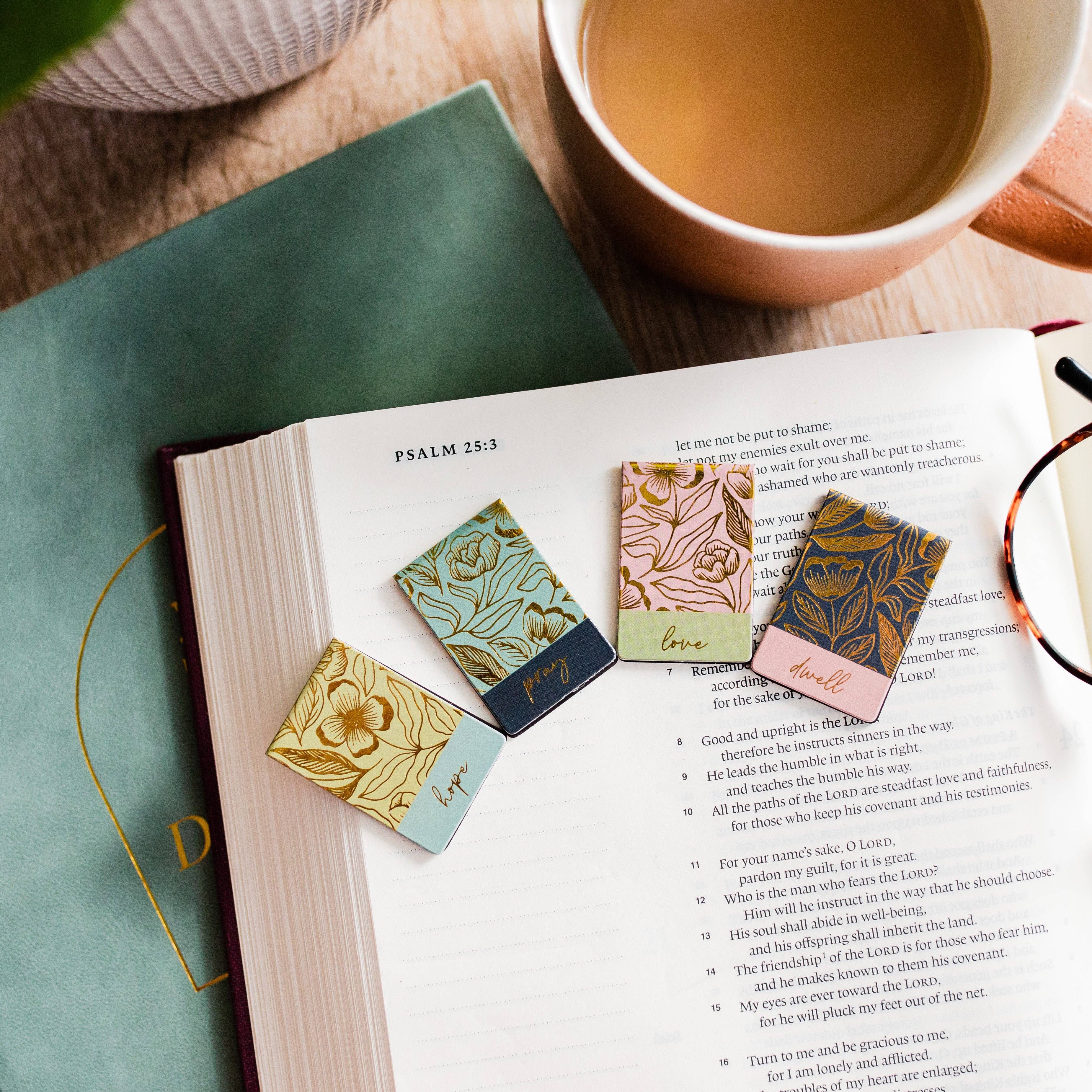 Dwell Magnetic Bookmark Set - Gold Foil