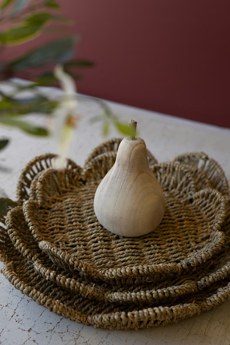 Scalloped Woven Seagrass Tray