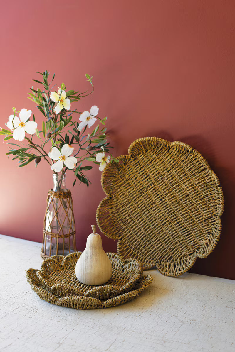 Scalloped Woven Seagrass Tray