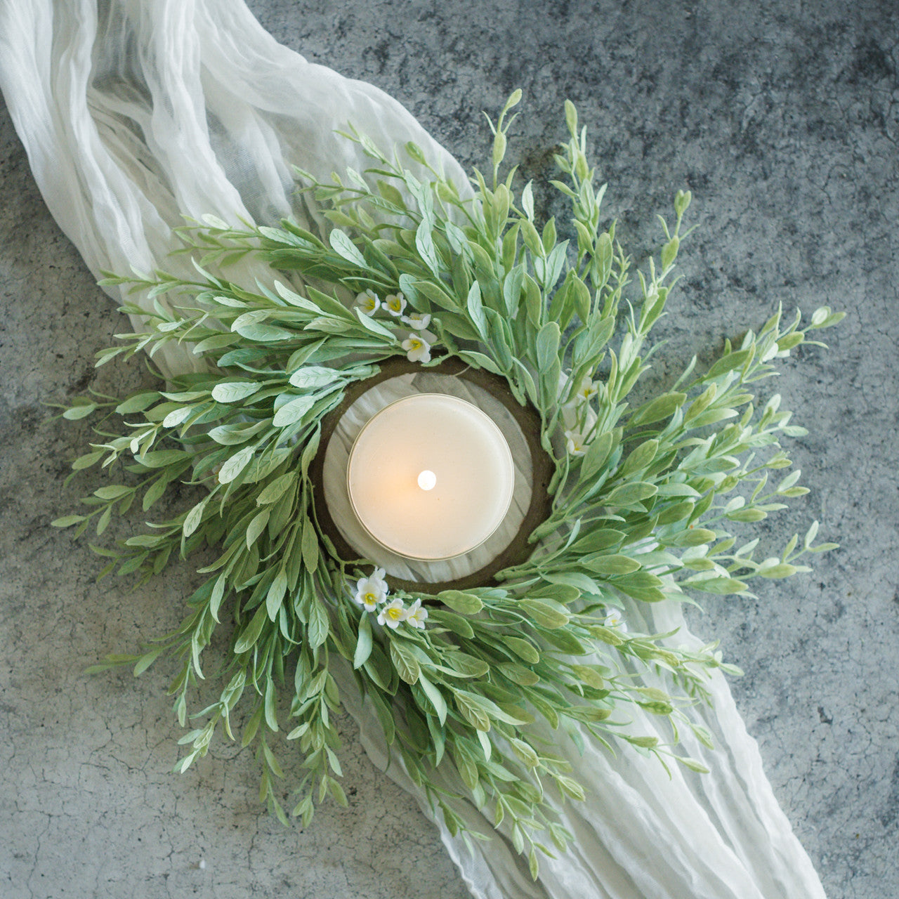 Cream Mini Flower & Boxwood Wreath