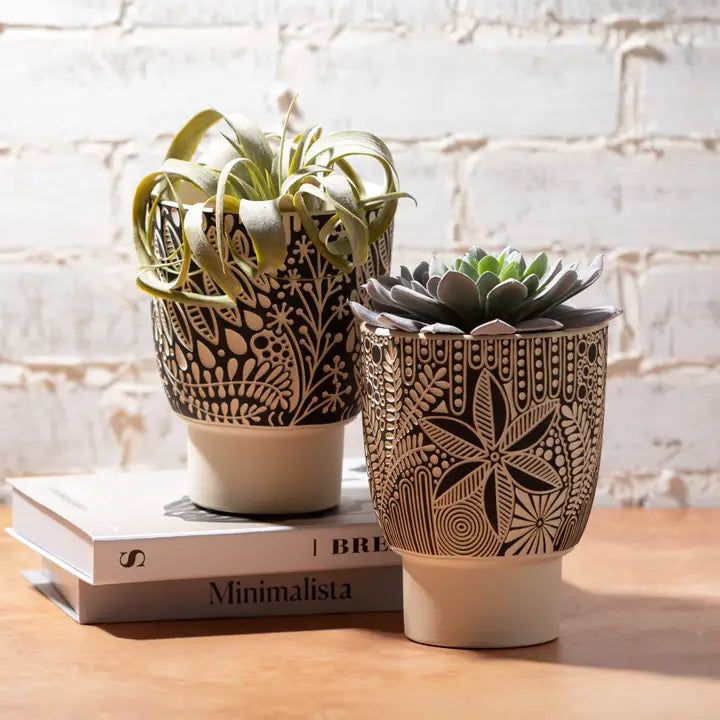 Black Botanical Patterend Pot