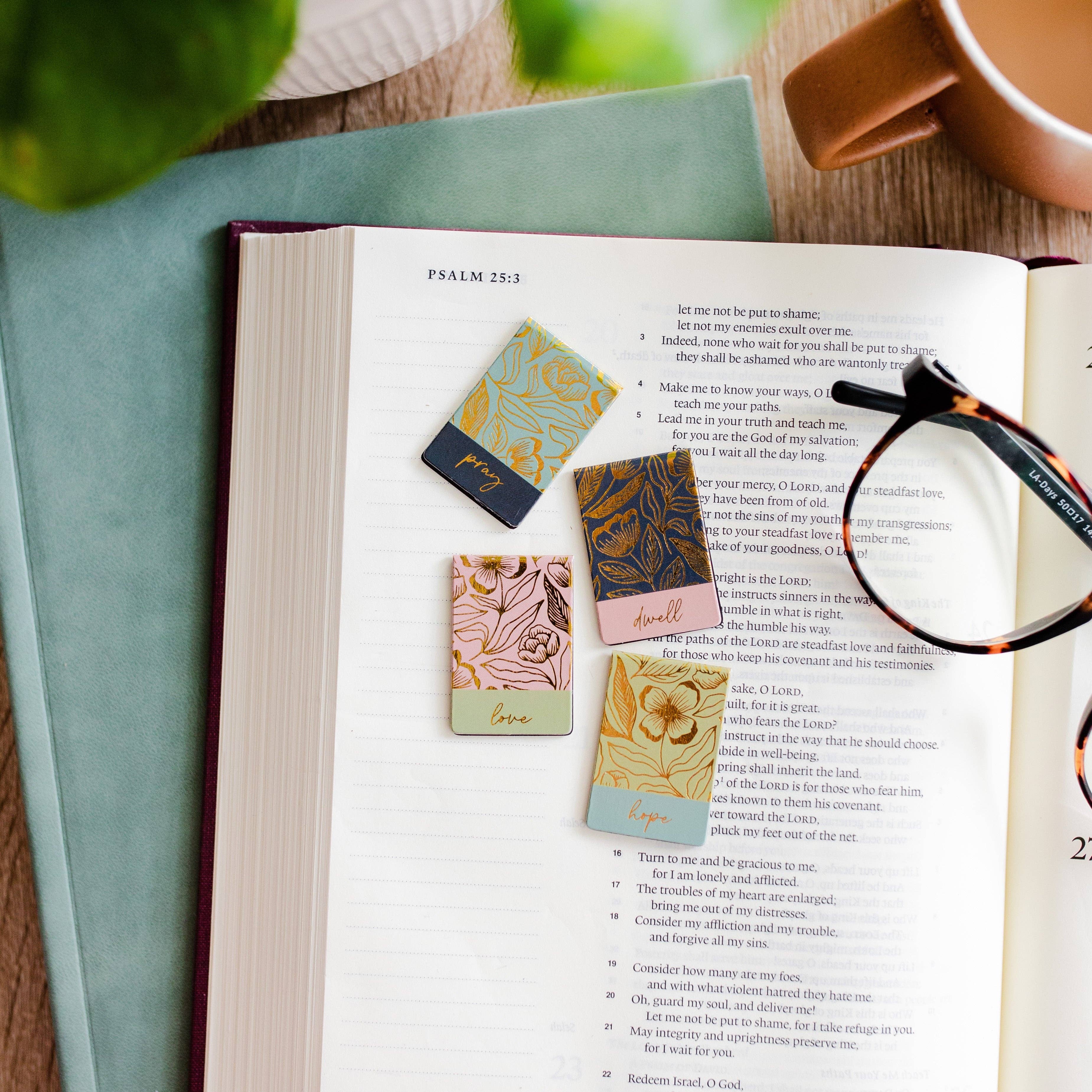 Dwell Magnetic Bookmark Set - Gold Foil