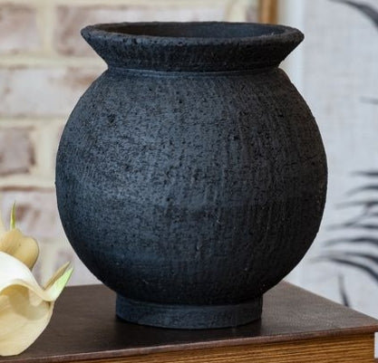 Black Round Pot Vase